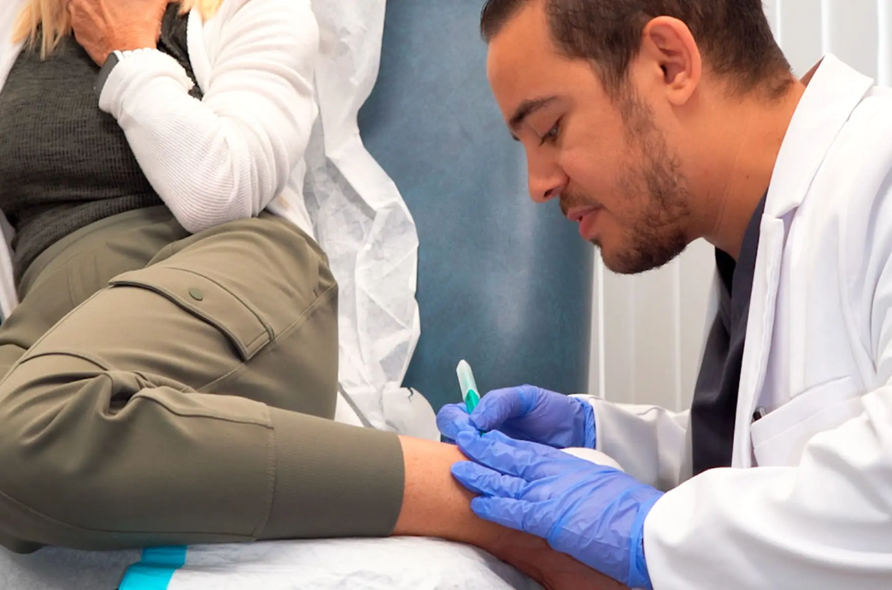 Dr. Rojas Woundcare con paciente